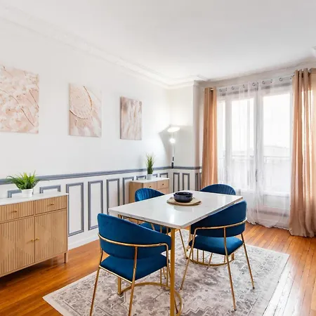 Elegant Haussmannian-style In I Balcony And Views, Close To Metro, Parking Available