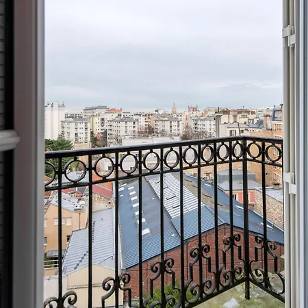 Elegant Haussmannian-style In I Balcony And Views, Close To Metro, Parking Available Appartamento Parigi