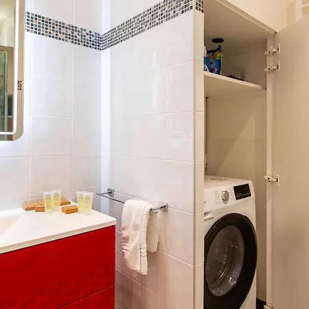 Elegant Haussmannian-style In I Balcony And Views, Close To Metro, Parking Available Appartamento *