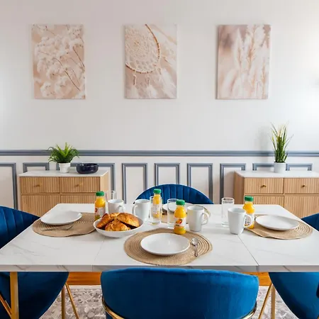Appartamento Elegant Haussmannian-style In I Balcony And Views, Close To Metro, Parking Available Parigi