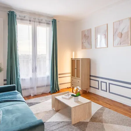 Appartamento Elegant Haussmannian-style In I Balcony And Views, Close To Metro, Parking Available