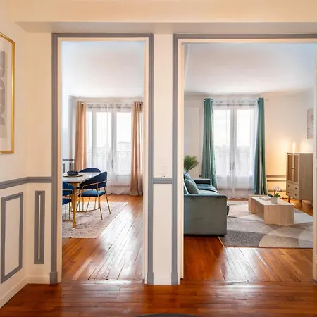 Elegant Haussmannian-style In I Balcony And Views, Close To Metro, Parking Available *
