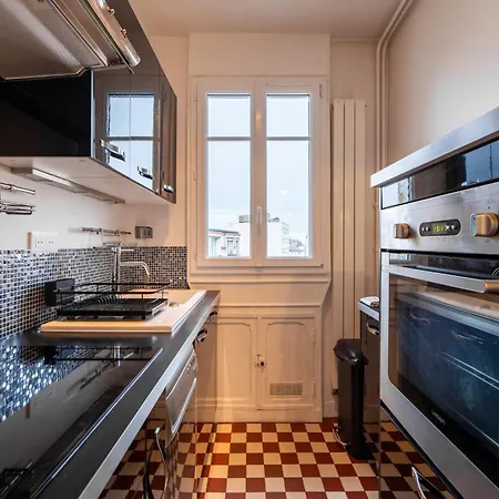 Appartamento Elegant Haussmannian-style In I Balcony And Views, Close To Metro, Parking Available *