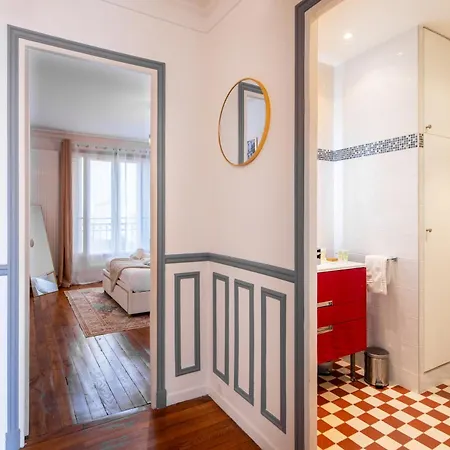 Elegant Haussmannian-style In I Balcony And Views, Close To Metro, Parking Available Appartamento *