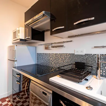 Appartamento Elegant Haussmannian-style In I Balcony And Views, Close To Metro, Parking Available *