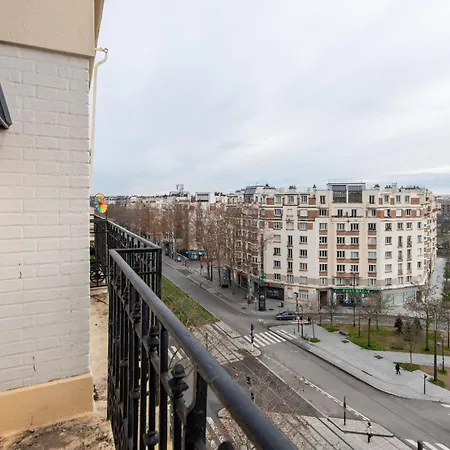 Appartamento Elegant Haussmannian-style In I Balcony And Views, Close To Metro, Parking Available