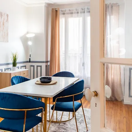 Elegant Haussmannian-style In I Balcony And Views, Close To Metro, Parking Available Appartamento