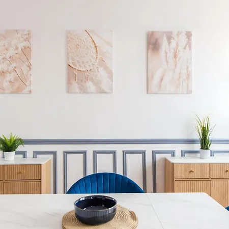 Appartamento Elegant Haussmannian-style In I Balcony And Views, Close To Metro, Parking Available Parigi