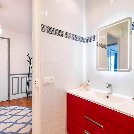 Appartamento Elegant Haussmannian-style In I Balcony And Views, Close To Metro, Parking Available *
