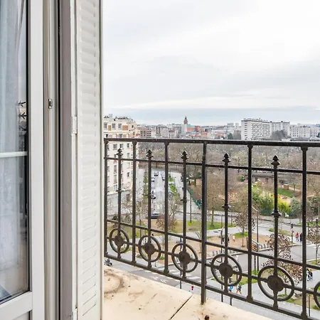 Elegant Haussmannian-style In I Balcony And Views, Close To Metro, Parking Available *