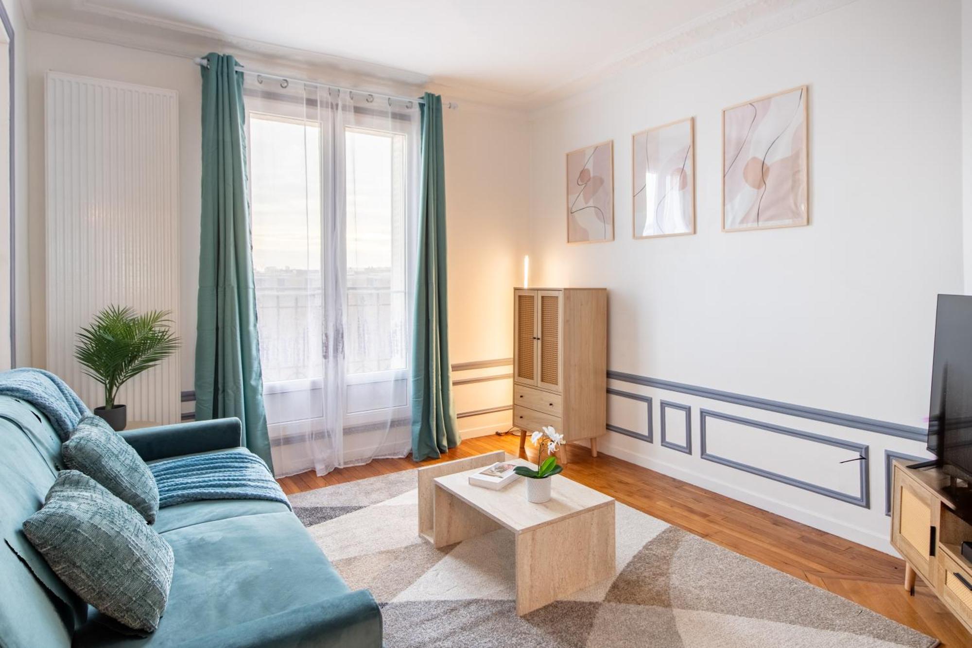 Appartamento Elegant Haussmannian-style In I Balcony And Views, Close To Metro, Parking Available